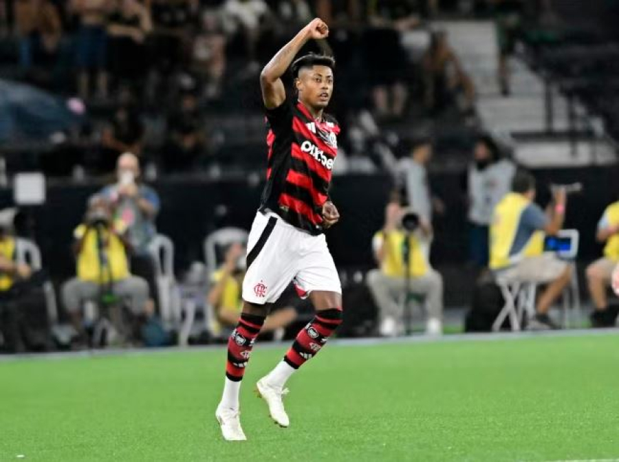 Bruno Henrique  é o maior artilheiro do Flamengo em clássicos no século 21